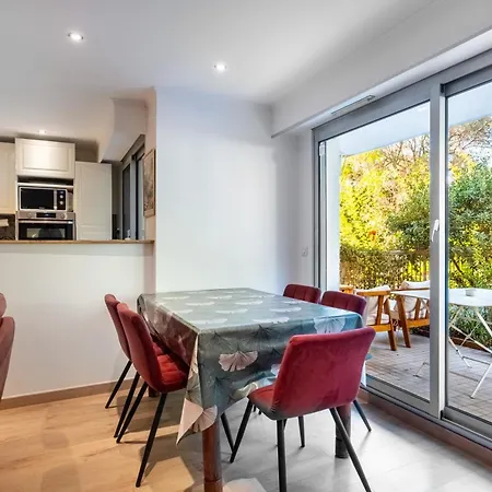 Апартаменты Spacieux En Rez De Jardin Ницца