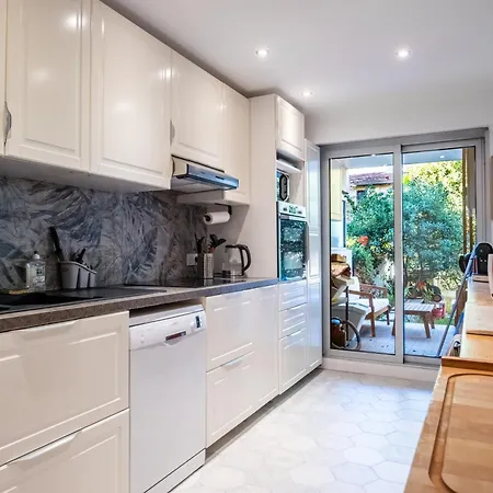 Spacieux En Rez De Jardin * Ницца