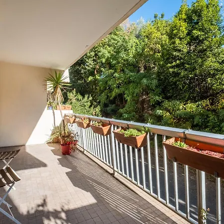 Spacieux En Rez De Jardin Daire Nice